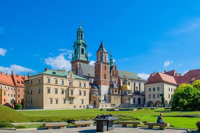 Krakow Skip The Line Wawel Castle and Cathedral Private Tour - The John Paul II statue starts the visit with modern Polish memory