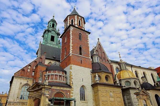 Krakow Skip The Line Wawel Castle and Cathedral Private Tour - Wawel Hill connects the castle to Krakow’s Old Town