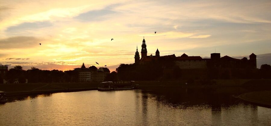 Krakow: Skip-the-Line Wawel Castle and Hill Guided Tour - The guide’s role in understanding Krakow