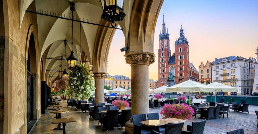Krakow: St. Mary's Church and Rynek Underground Museum Tour - Key points at a glance
