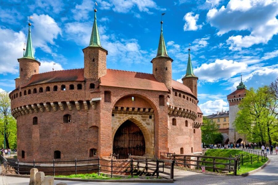 Krakow: St. Mary's Church and Rynek Underground Museum Tour - What three hours and $64 buy you