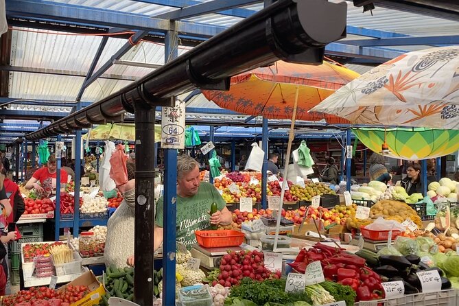 Krakow: Street Food Tasting Walking Tour - Group size, meeting point, and guide quality