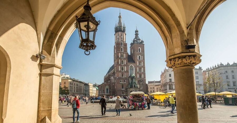 Krakow: Traditional Street Food Walking Tour - Pierogi, zapiekanka and Poland’s comfort-food staples