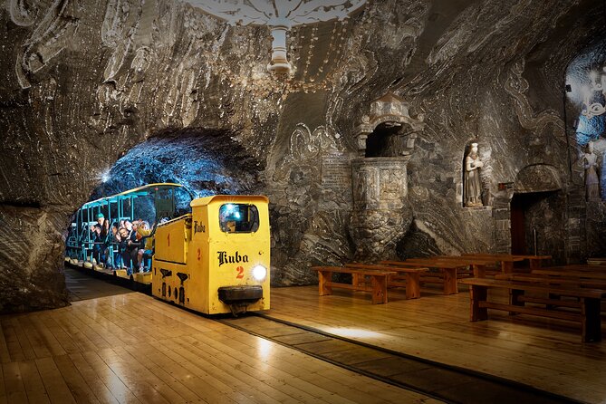 Krakow: UNESCO Bochnia Salt Mine Tour & Boat Expedition - Entering the mine by the old elevator