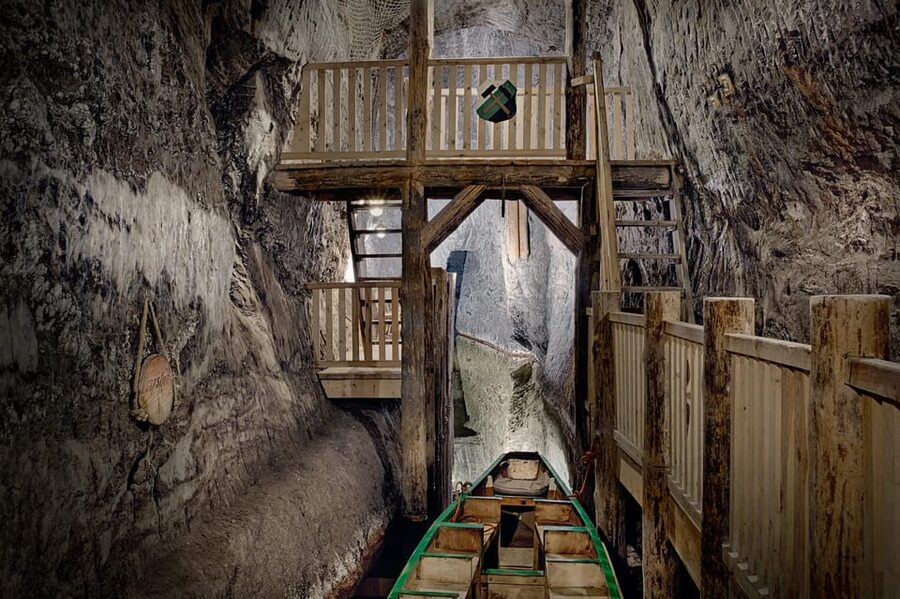 Krakow: UNESCO Underground Boat Expedition & Salt Mine Tour - Entering the mine and getting oriented