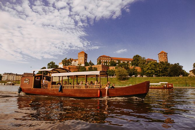Krakow Vistula River 1 Hour Sightseeing Cruise - Boat types, seating, and comfort