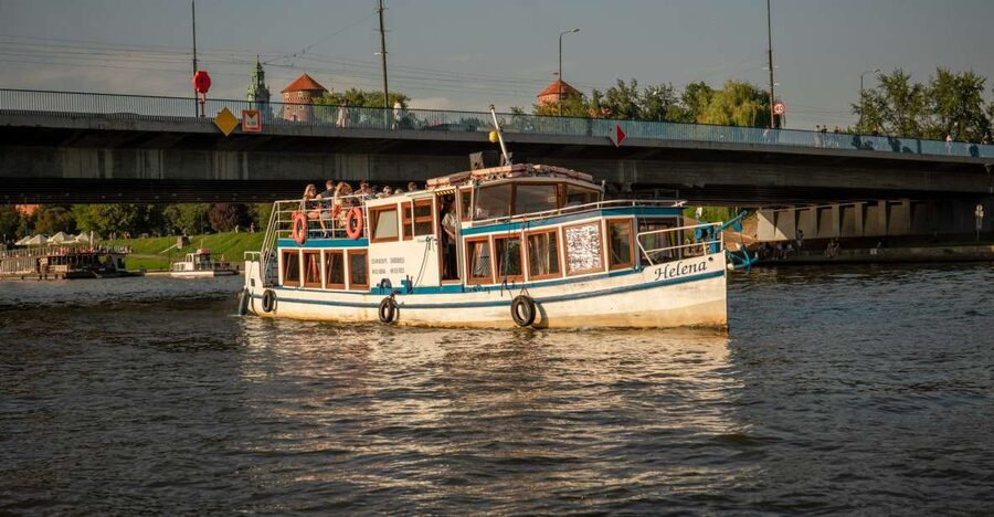 Krakow: Vistula River Sightseeing Cruise ️ - What the audio guide adds