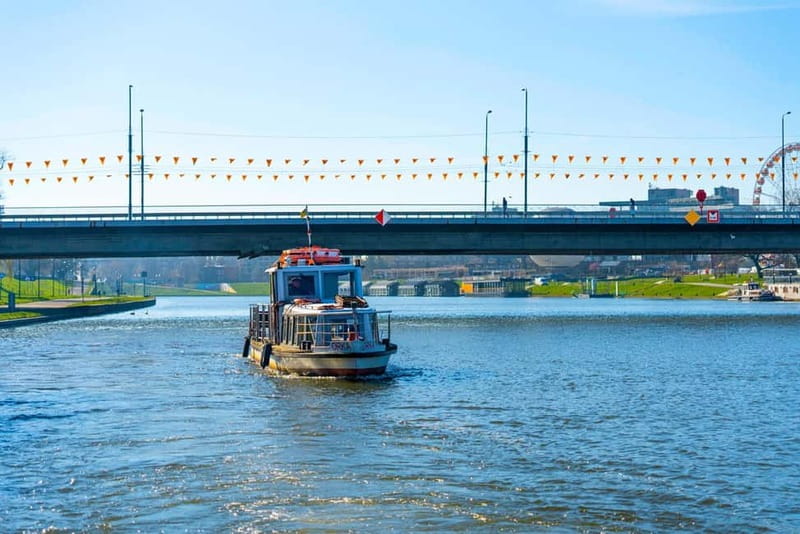 Krakow: Vistula River Sightseeing Cruise with Audio Guide - Manggha Centre and the return to Wawel