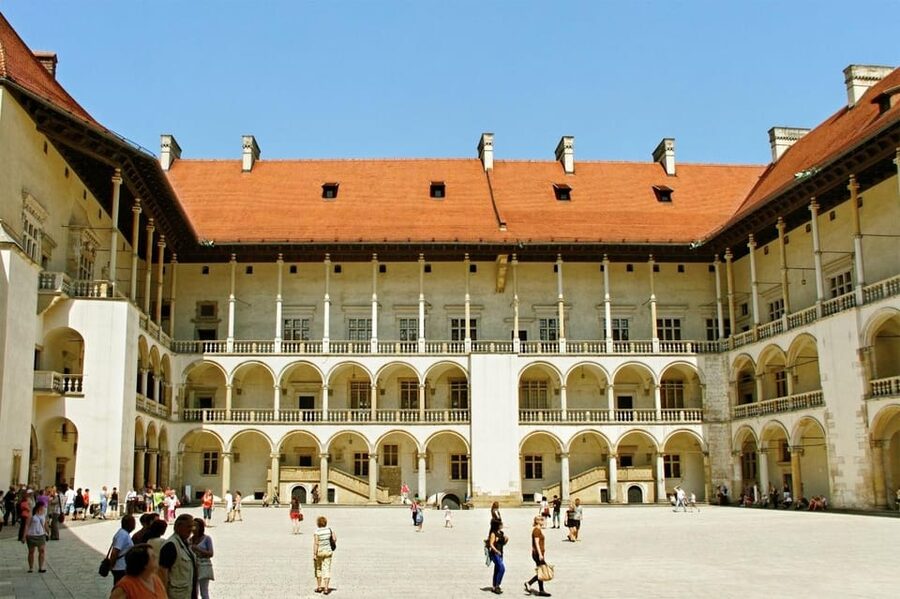 Krakow: Wawel Castle and Cathedral Guided Tour - Why Wawel Hill deserves a guided visit
