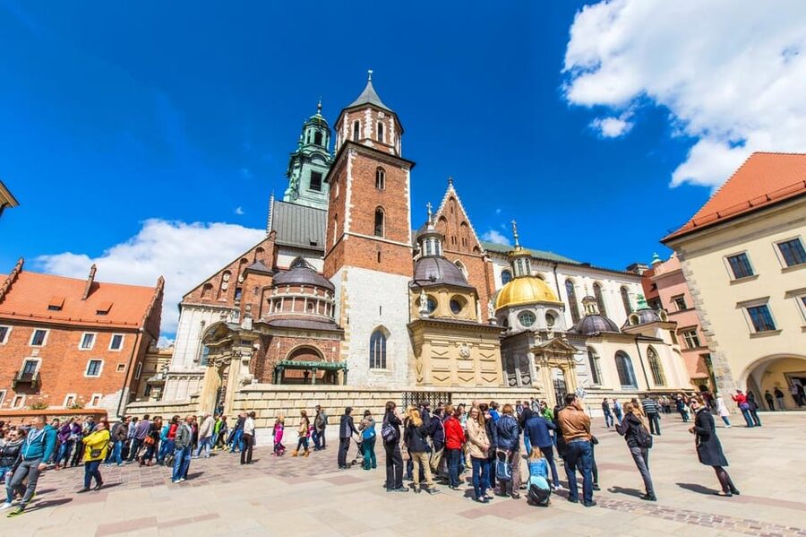 Krakow: Wawel Castle and Cathedral Guided Tour - Wawel Cathedral and the royal chapels
