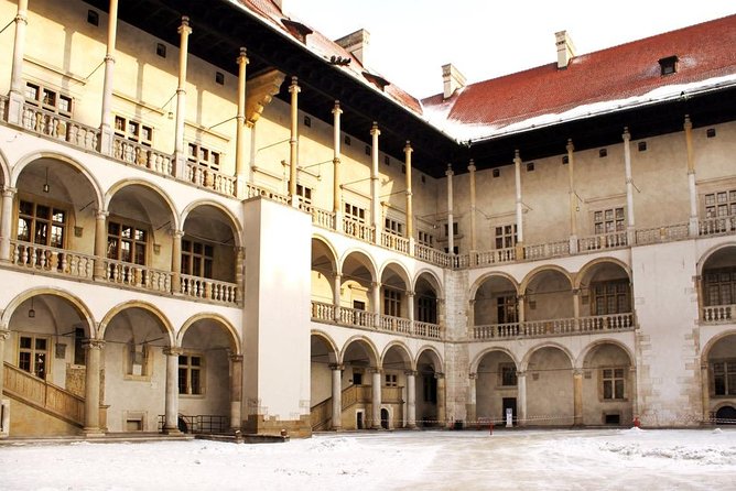Krakow: Wawel Castle & Cathedral Guided Tour - What the guide adds to the visit