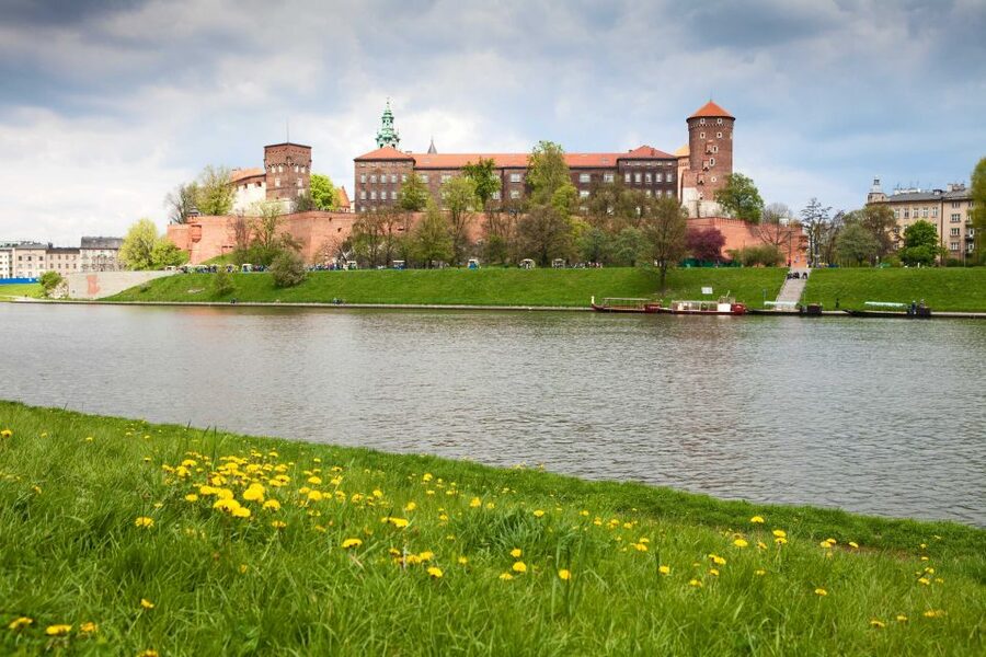 Krakow: Wawel Castle, Cathedral, Rynek Underground & Lunch - Lunch is included, but the location affects the schedule