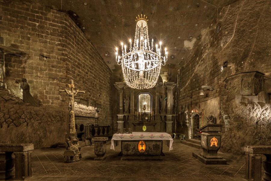 Krakow: Wawel Castle, Cathedral, Salt Mine, and Lunch - Meeting at St. Mary Magdalene Square