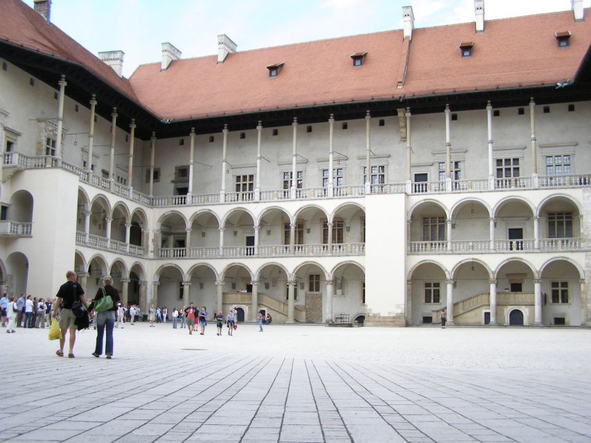 Krakow: Wawel Castle Guided Tour - Small details that can shape the day