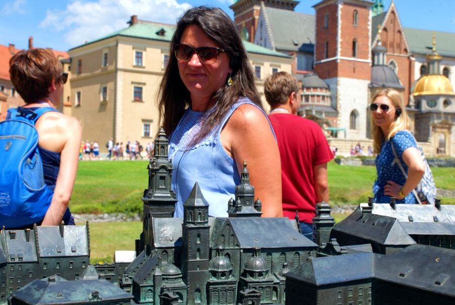 Krakow: Wawel Castle Guided Tour with Entry Tickets - Why Wawel Castle matters in Krakow