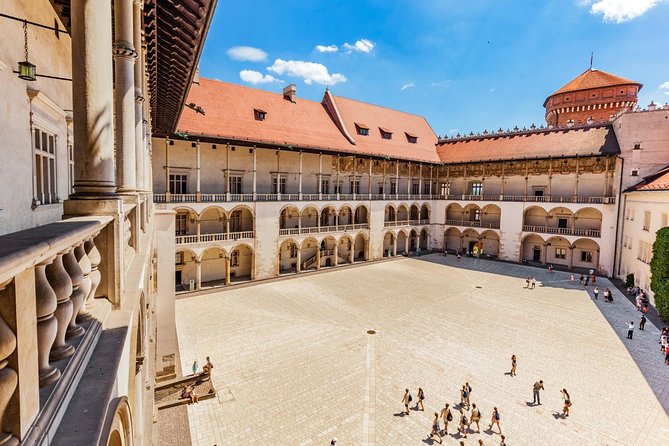 Krakow: Wawel Castle Guided Tour with Skip-The-Line Entry - Starting at the John Paul II statue