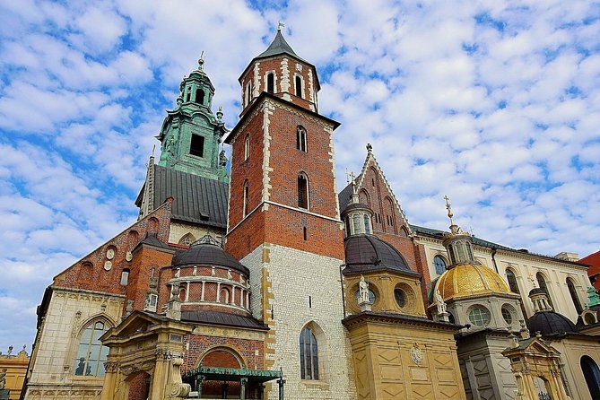 Krakow: Wawel Castle Guided Tour with Skip-The-Line Entry - Wawel Cathedral, royal tombs, and the tower