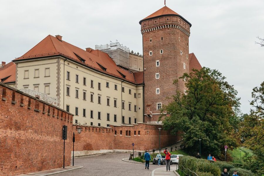 Krakow: Wawel Royal Hill with Optional Castle and Cathedral - Why Wawel Hill deserves your first morning in Krakow
