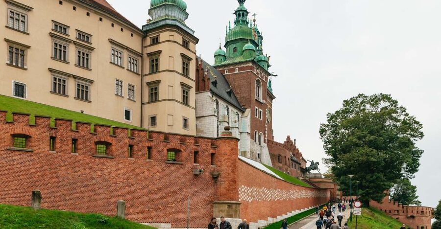 Krakow: Wawel Royal Hill with Optional Castle and Cathedral - From the luxury hotel to the Arms Gate