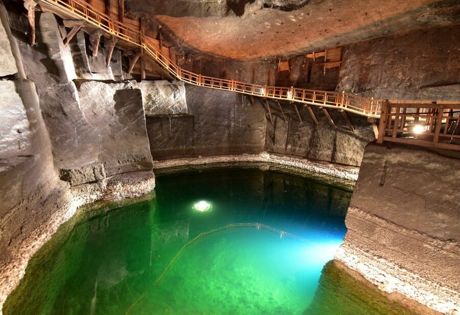 Krakow: Wieliczka Salt Mine Fast-Track Ticket & Guided Tour - Meeting the guide and entering underground