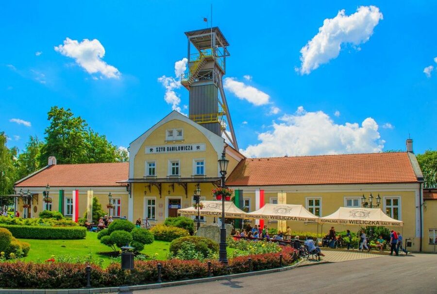 Krakow: Wieliczka Salt Mine Fast-Track Ticket & Guided Tour - The 135-meter route and 20 underground chambers