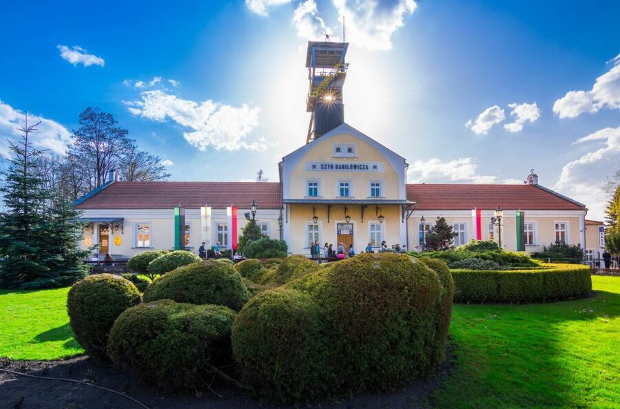 Krakow: Wieliczka Salt Mine Fast-Track Ticket & Guided Tour - Fitness, stairs, and the underground temperature