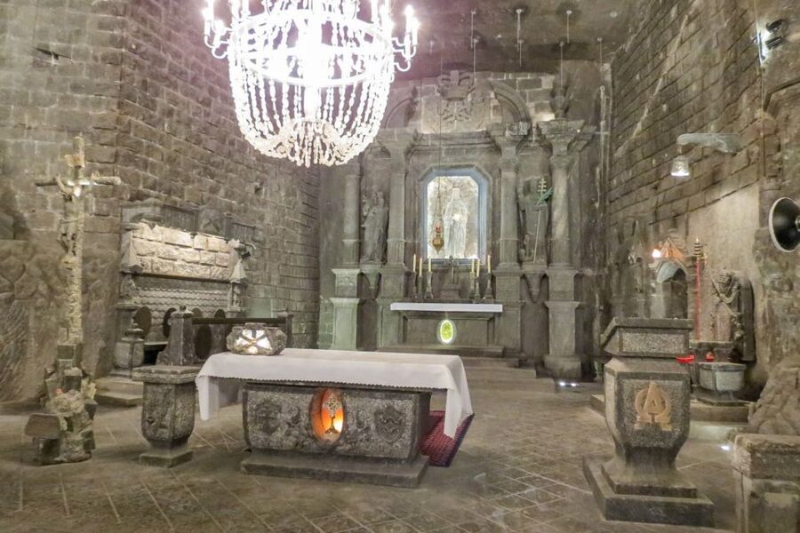 Krakow: Wieliczka Salt Mine Guided Tour - The chambers, sculptures, and saline lakes