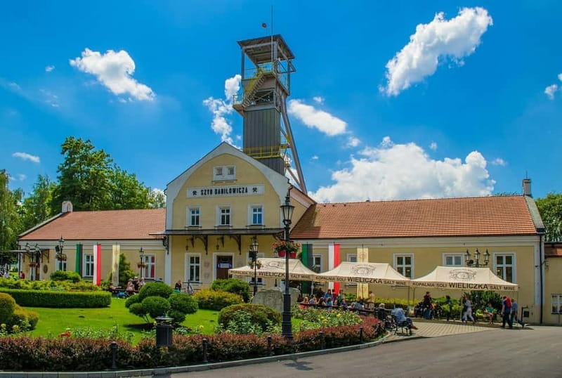 Kraków: Wieliczka Salt Mine Guided Tour with Transfer - The pace, crowds, and photo stops