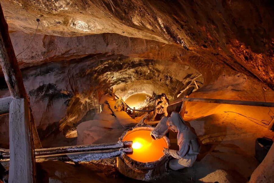 Krakow: Wieliczka Salt Mine Guided Tour with Transport - Who should book this excursion