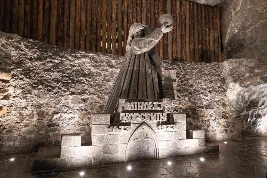Krakow: Wieliczka Salt Mine Guided Tour with Transport - The 2.5-hour underground route