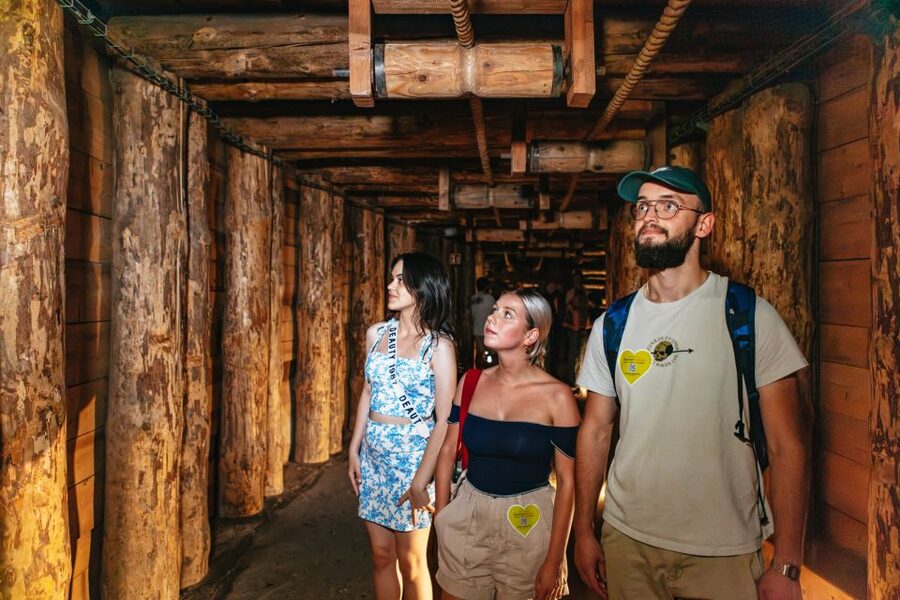 Krakow: Wieliczka Salt Mine Guided Tour with Transport - Languages, communication, and group care