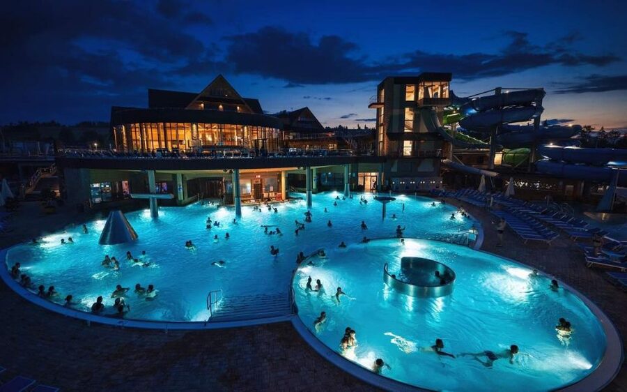 Krakow: Zakopane Day Tour with Optional Thermal Baths - Chochołów and the old wooden homes
