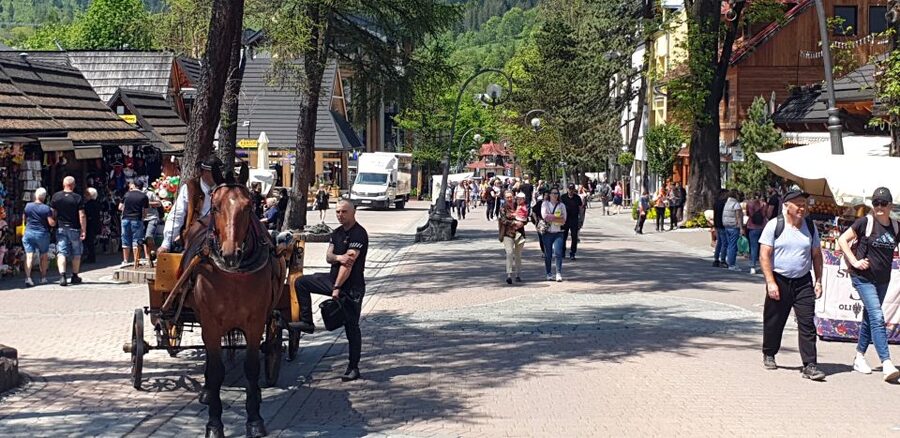 Krakow: Zakopane, Funicular, Cheese, and Highland Day Trip - Jaszczurówka Chapel and highlander design