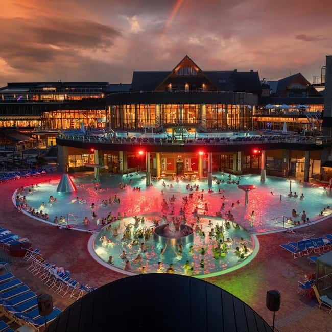 Krakow: Zakopane Tour with Chocholow Hot Baths and Cable Car - Two hours in Zakopane and Krupówki Street