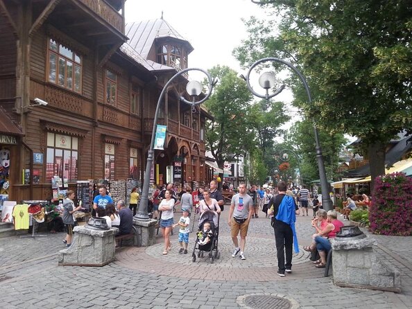 Krakow: Zakopane Tour with Optional Hot Bath Pools - Chochołów and the old wooden houses