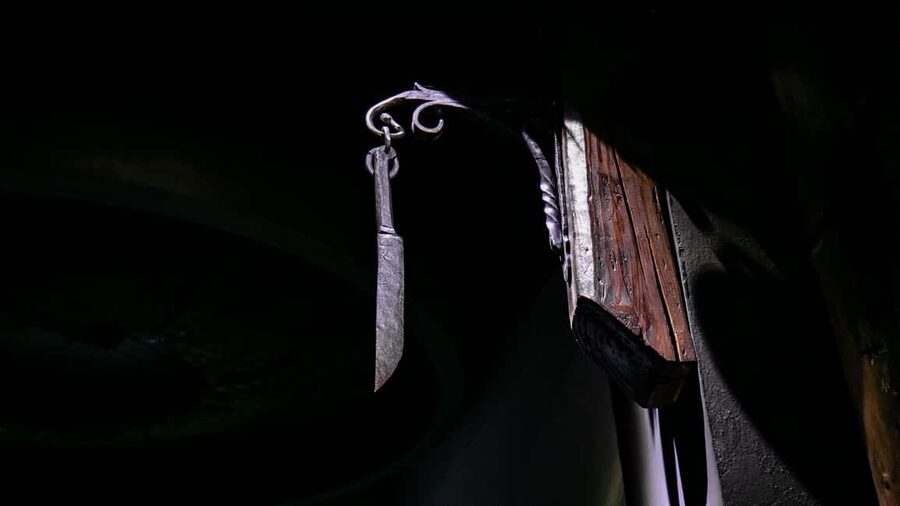 Legends of Cracow ROBOTIC SHOW - The Wawel Dragon opens the door to Krakow folklore