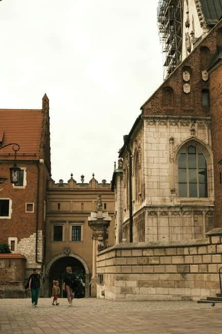 Mysterious Wawel Cathedral and Wawel Courtyard Guided Tour - Climbing to the Sigismund Bell