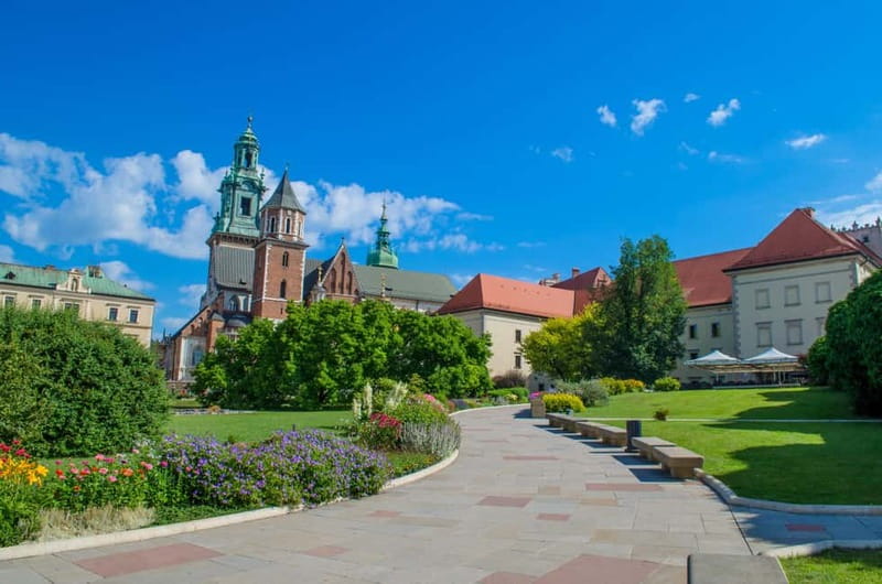 Mysterious Wawel Cathedral and Wawel Courtyard Guided Tour - From the cathedral to the arcaded courtyard