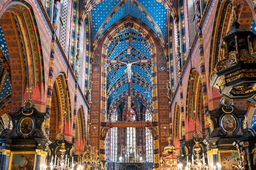 Old Town short guided walk with entry to St. Mary's Basilica - Key points at a glance