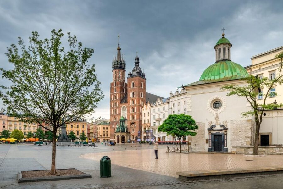 Old Town short guided walk with entry to St. Mary's Basilica - A smart first look at Kraków’s Old Town