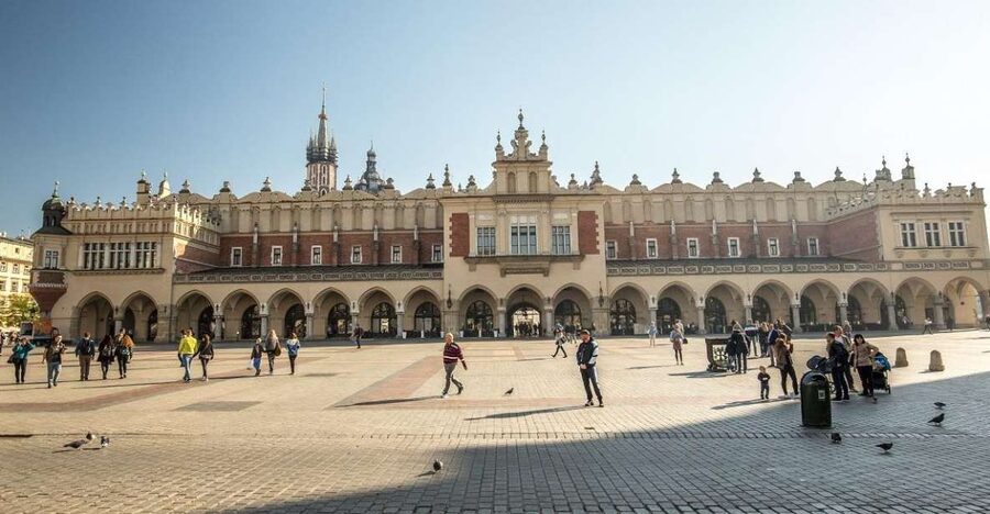 Old Town, St. Mary's Basilica and Rynek Underground Tour - Collegium Maius and the university quarter