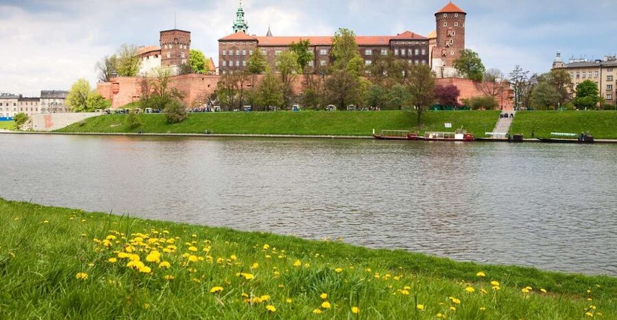 Picturesque Cruise on the Vistula in the Heart of Krakow - Churches and religious buildings along the river