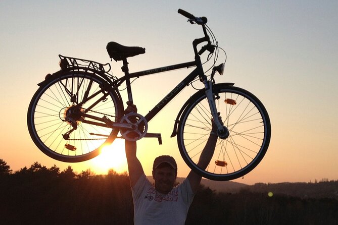 Polish Countryside and Tyniec Abbey Bike Tour from Krakow - Leaving Krakow by bike along the Vistula