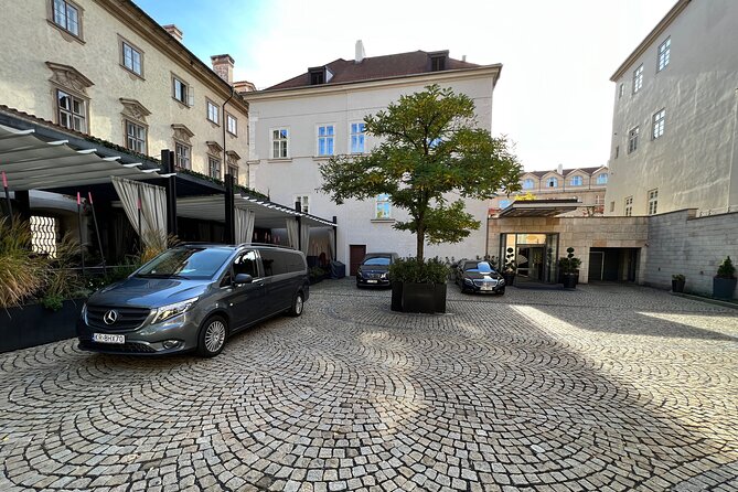 Private Krakow to or from Airport Transfer - Why a private Krakow airport ride can be worth it