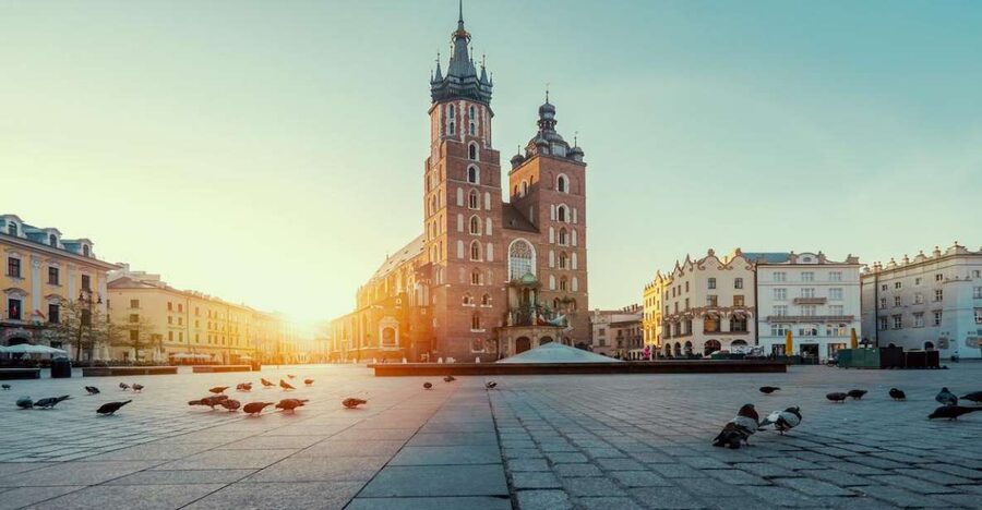 Private Krakow Tour: St. Mary’s, Cloth Hall & More - Timing, walking, and weather