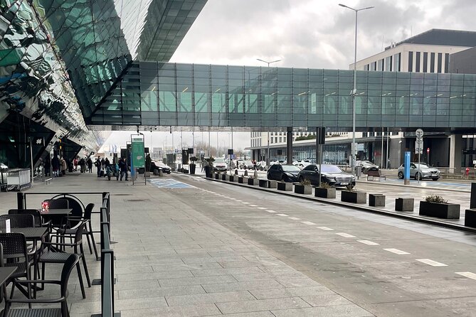 Private Transfer from/to Krakow Airport - Why the private group size changes the value