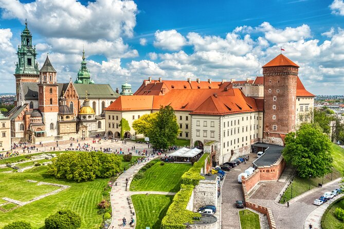 Private Transfer: Krakow Airport to Krakow City Center Vice Versa - Meeting your driver inside arrivals