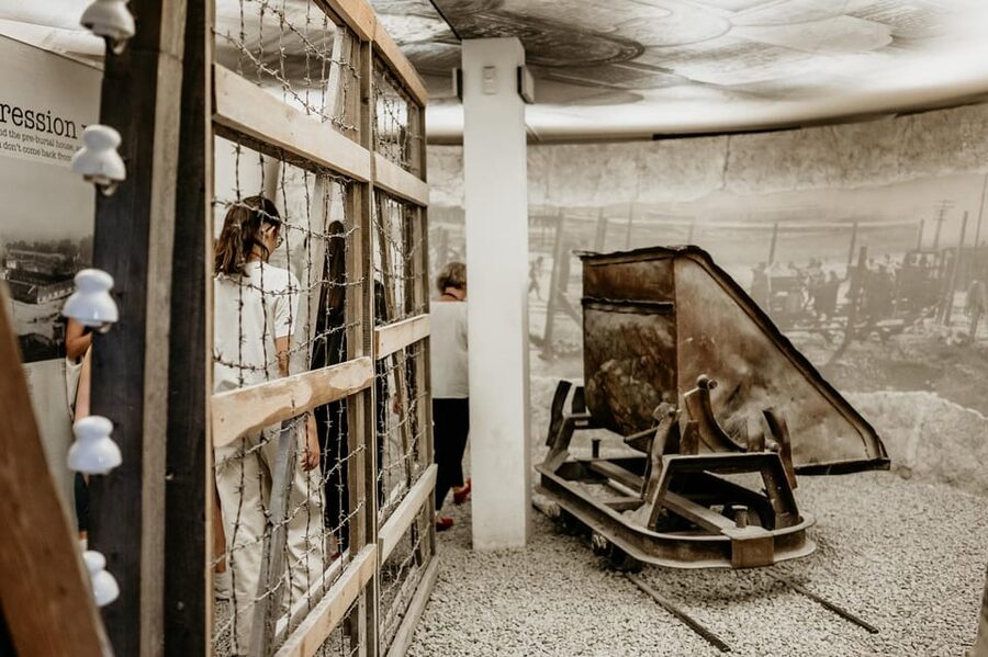 Schindler's Factory Museum in Krakow - Guided Tour - Guide quality, languages, and group pace