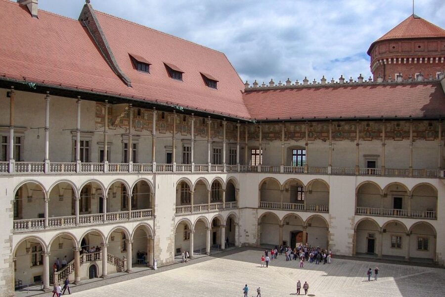 Skip-the-Line Wawel Castle Chambers Private Tour - Why the private guide changes the visit