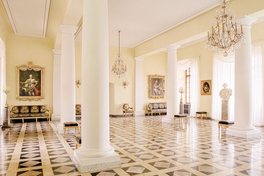 Skip-the-Line Wawel Castle Chambers Private Tour - The four-hour option and the Crown Treasury
